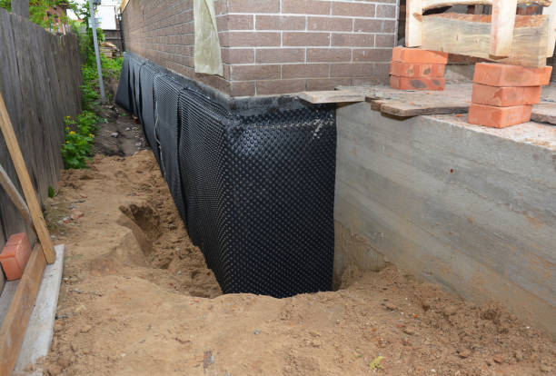 Happy homeowners after waterproofing job in Flora